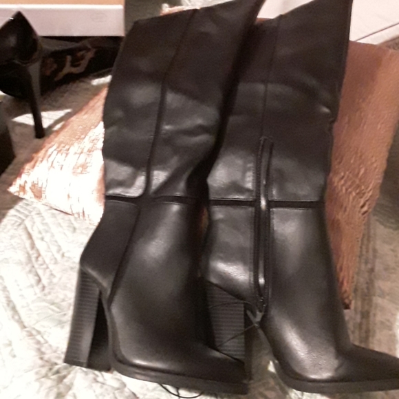 Black boots with block heels - Picture 5 of 5